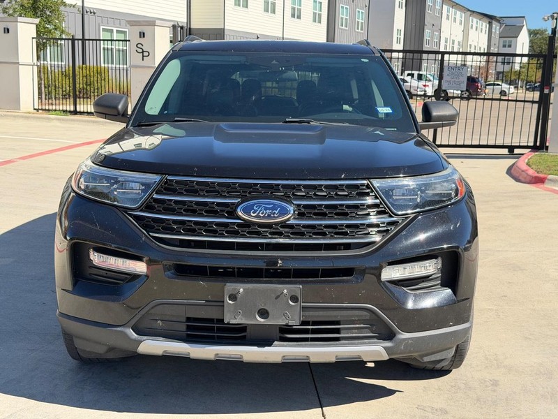 Ford Explorer Vehicle Full-screen Gallery Image 09