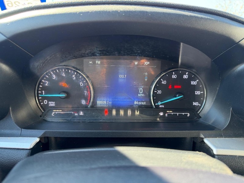 Ford Explorer Vehicle Full-screen Gallery Image 13