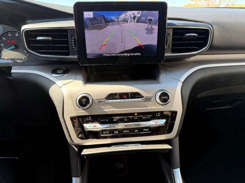 Ford Explorer Vehicle Full-screen Gallery Image 14