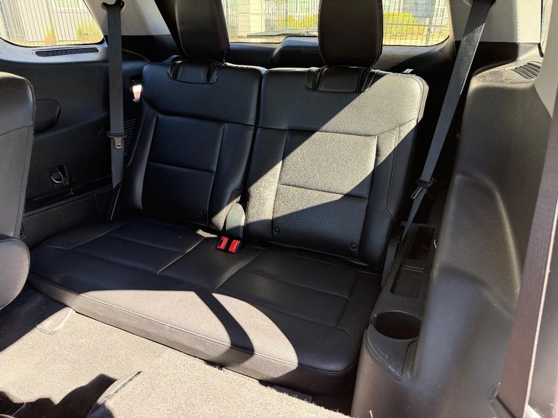 Ford Explorer Vehicle Full-screen Gallery Image 20