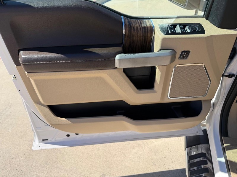 Ford F-150 Vehicle Full-screen Gallery Image 10