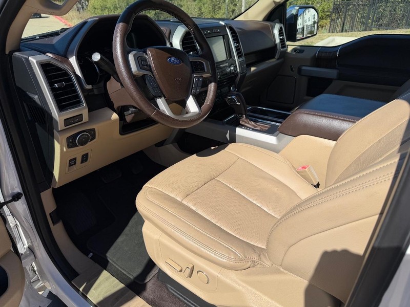 Ford F-150 Vehicle Full-screen Gallery Image 11