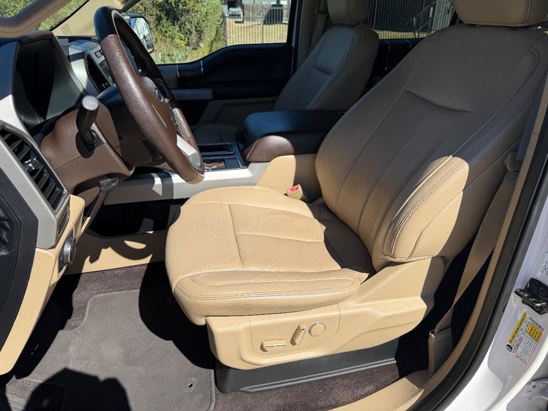 Ford F-150 Vehicle Full-screen Gallery Image 12