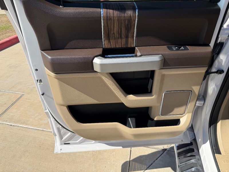 Ford F-150 Vehicle Full-screen Gallery Image 15