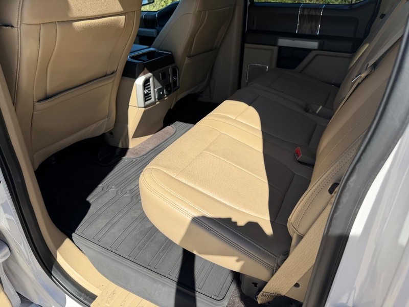 Ford F-150 Vehicle Full-screen Gallery Image 16