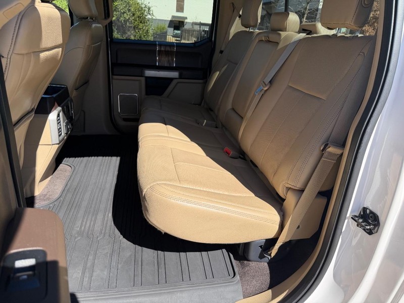 Ford F-150 Vehicle Full-screen Gallery Image 17