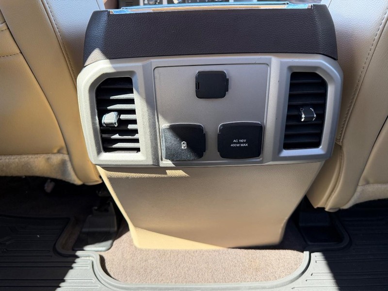 Ford F-150 Vehicle Full-screen Gallery Image 18