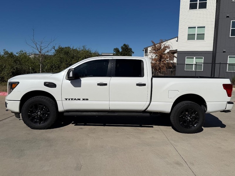 Nissan Titan XD Vehicle Full-screen Gallery Image 03