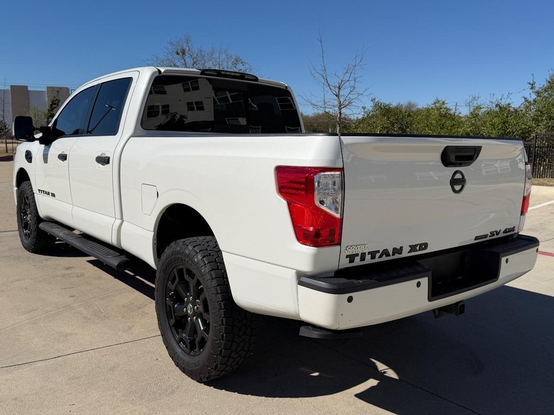Nissan Titan XD Vehicle Full-screen Gallery Image 04