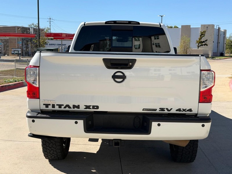 Nissan Titan XD Vehicle Full-screen Gallery Image 05