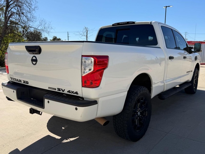 Nissan Titan XD Vehicle Full-screen Gallery Image 06