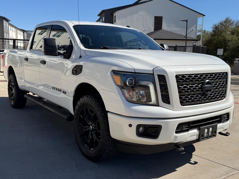 Nissan Titan XD Vehicle Full-screen Gallery Image 08