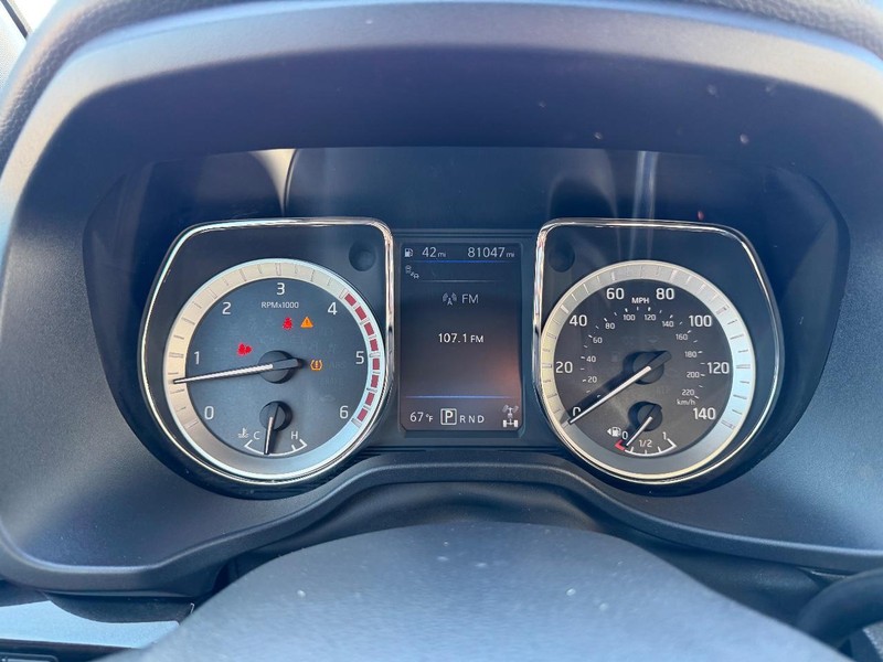 Nissan Titan XD Vehicle Full-screen Gallery Image 13