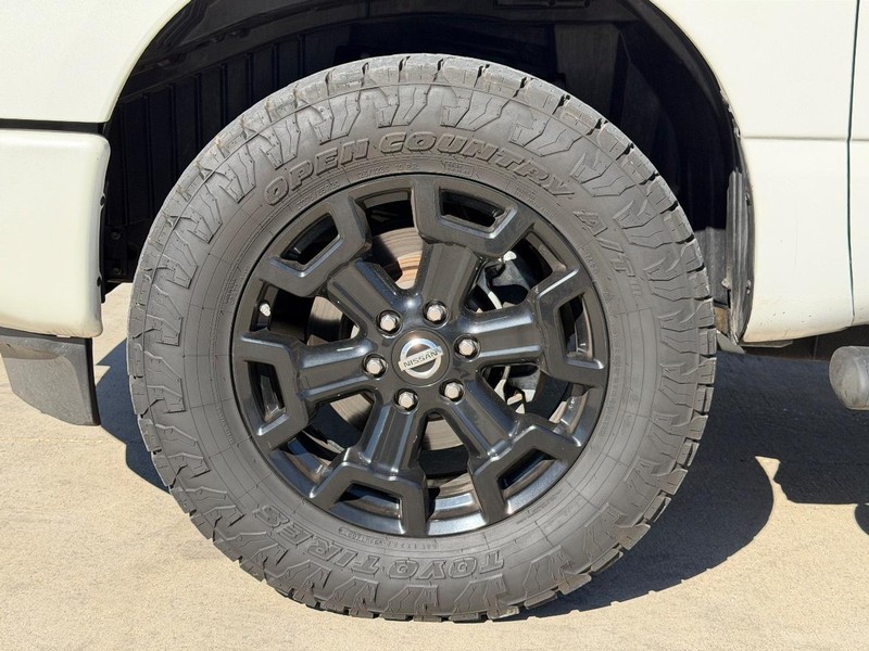 Nissan Titan XD Vehicle Full-screen Gallery Image 23