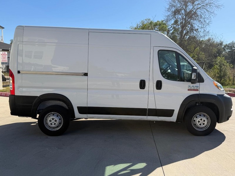 Ram ProMaster Cargo Van Vehicle Full-screen Gallery Image 07