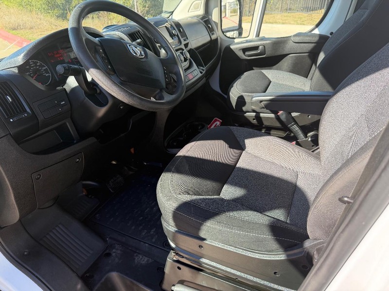 Ram ProMaster Cargo Van Vehicle Full-screen Gallery Image 11