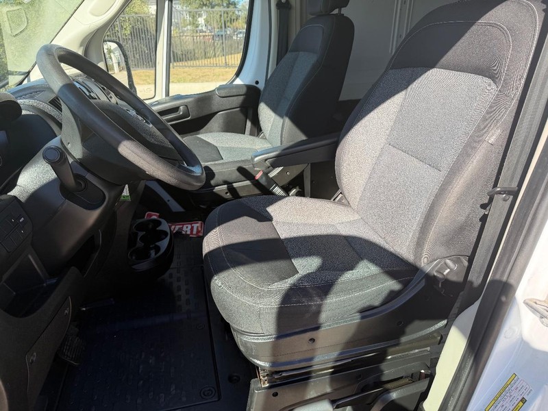 Ram ProMaster Cargo Van Vehicle Full-screen Gallery Image 12