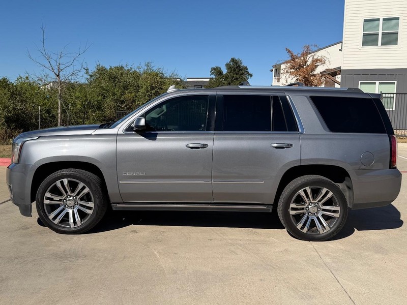 GMC Yukon Vehicle Full-screen Gallery Image 03