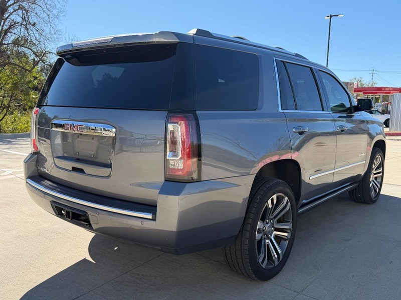 GMC Yukon Vehicle Full-screen Gallery Image 06