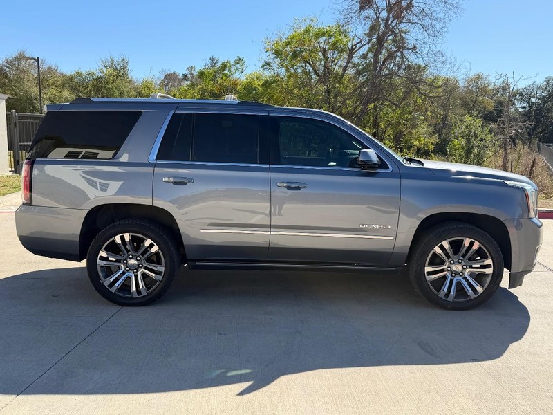 GMC Yukon Vehicle Full-screen Gallery Image 07