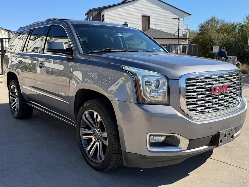 GMC Yukon Vehicle Full-screen Gallery Image 08