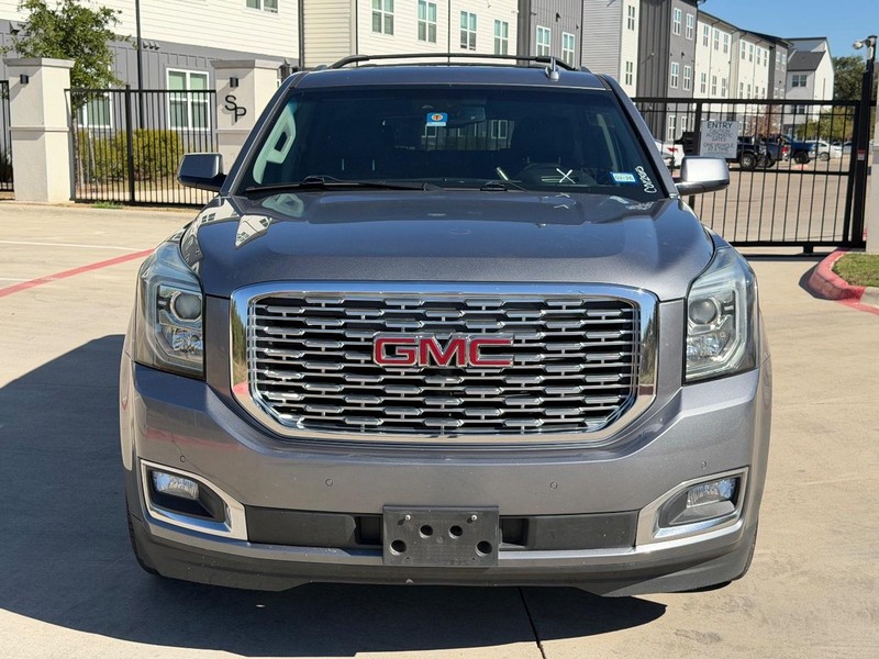GMC Yukon Vehicle Full-screen Gallery Image 09