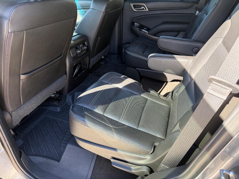 GMC Yukon Vehicle Full-screen Gallery Image 16