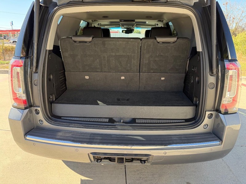 GMC Yukon Vehicle Full-screen Gallery Image 22