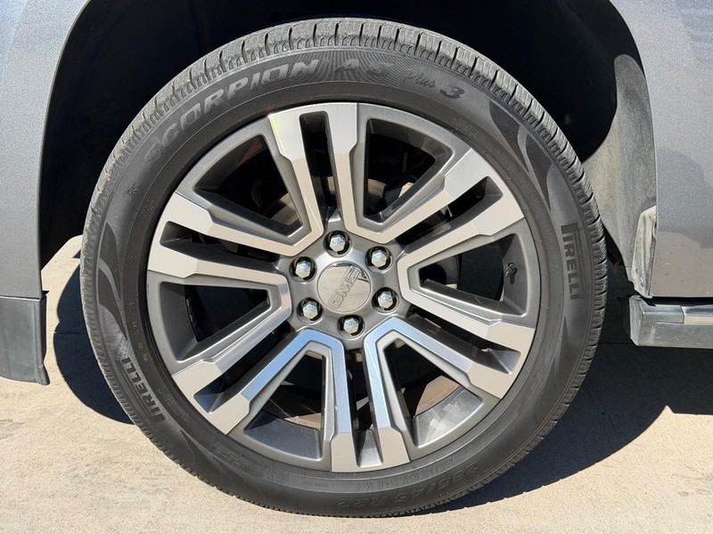 GMC Yukon Vehicle Full-screen Gallery Image 24