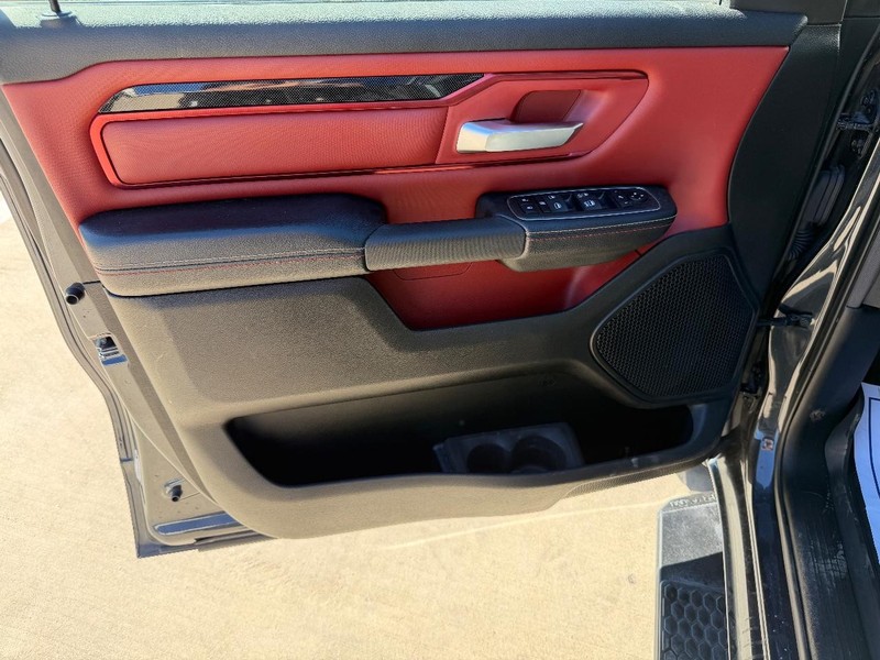 Ram 1500 Vehicle Full-screen Gallery Image 10