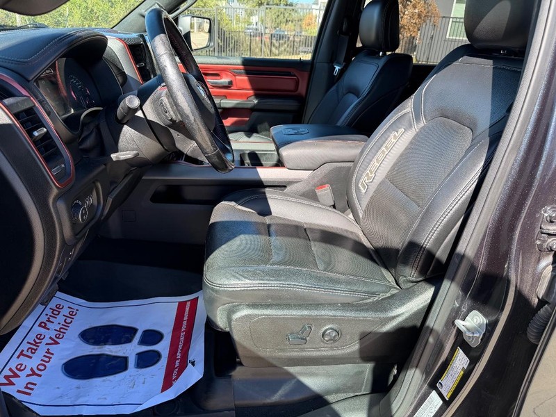 Ram 1500 Vehicle Full-screen Gallery Image 12