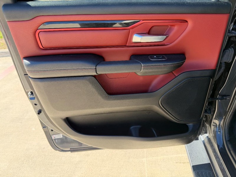 Ram 1500 Vehicle Full-screen Gallery Image 15