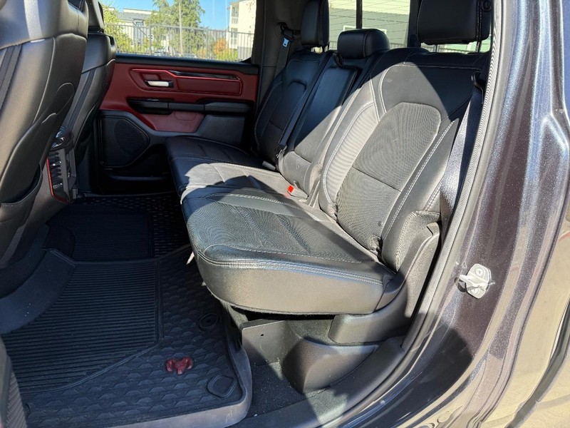 Ram 1500 Vehicle Full-screen Gallery Image 17