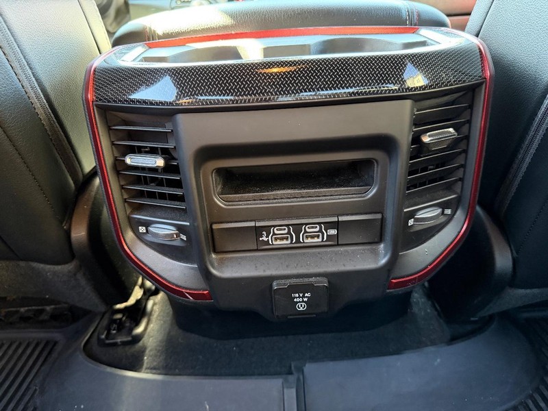 Ram 1500 Vehicle Full-screen Gallery Image 18