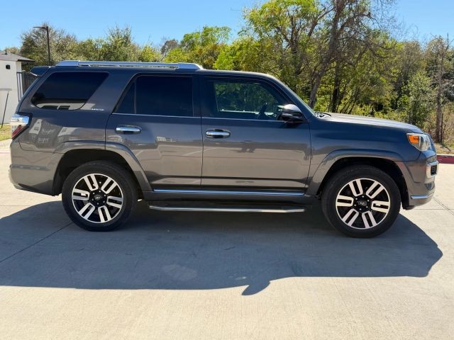 Toyota 4Runner Vehicle Full-screen Gallery Image 07