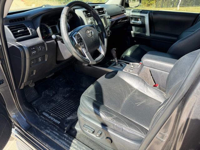 Toyota 4Runner Vehicle Full-screen Gallery Image 11