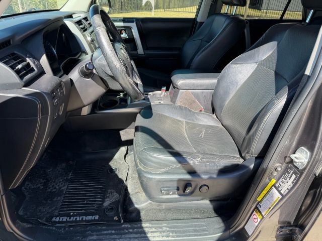 Toyota 4Runner Vehicle Full-screen Gallery Image 12