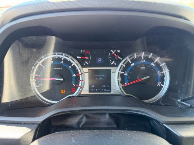 Toyota 4Runner Vehicle Full-screen Gallery Image 13