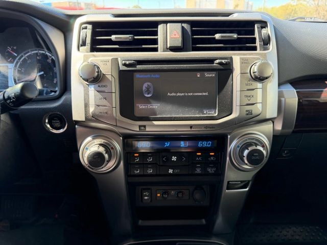 Toyota 4Runner Vehicle Full-screen Gallery Image 14