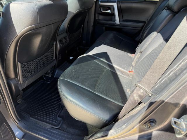 Toyota 4Runner Vehicle Full-screen Gallery Image 16