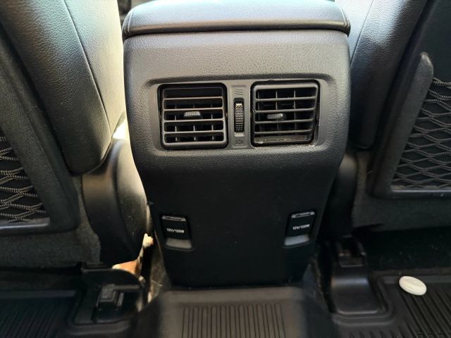 Toyota 4Runner Vehicle Full-screen Gallery Image 18