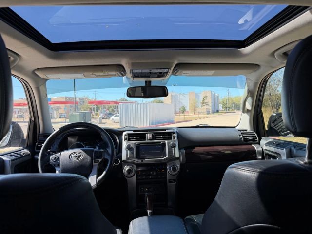 Toyota 4Runner Vehicle Full-screen Gallery Image 19