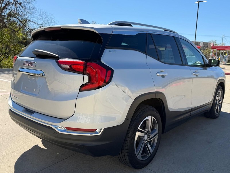 GMC Terrain Vehicle Full-screen Gallery Image 06