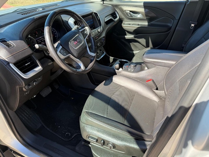 GMC Terrain Vehicle Full-screen Gallery Image 11