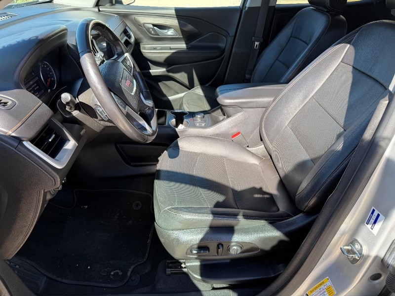 GMC Terrain Vehicle Full-screen Gallery Image 12