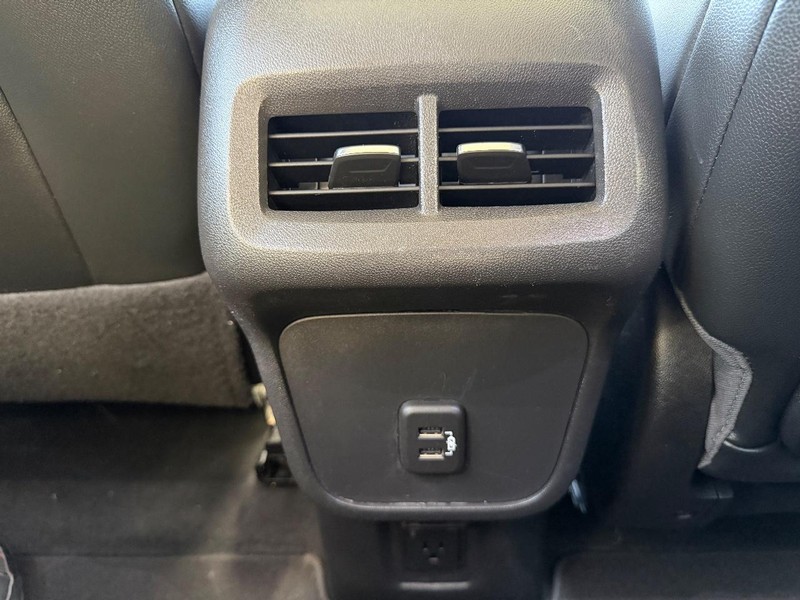 GMC Terrain Vehicle Full-screen Gallery Image 19