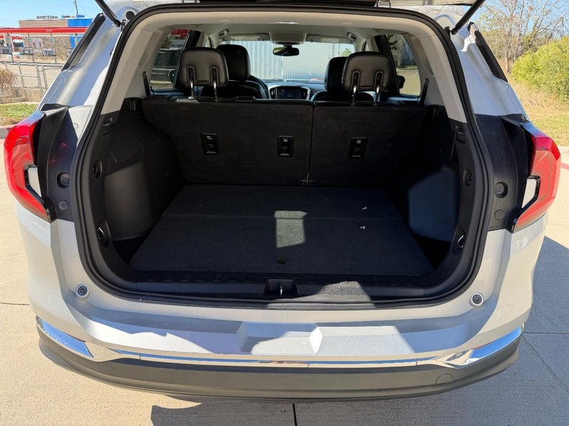 GMC Terrain Vehicle Full-screen Gallery Image 21