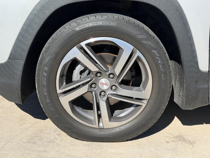 GMC Terrain Vehicle Full-screen Gallery Image 22