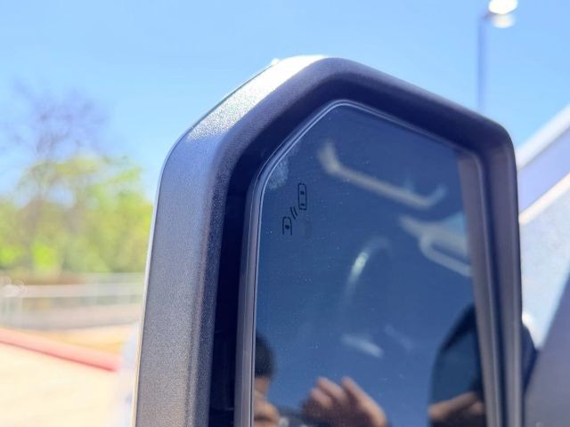 Ford F-150 Vehicle Full-screen Gallery Image 10