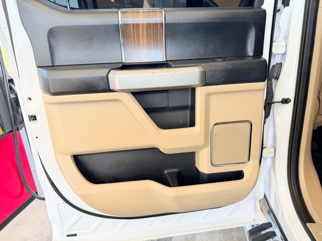 Ford F-150 Vehicle Full-screen Gallery Image 14